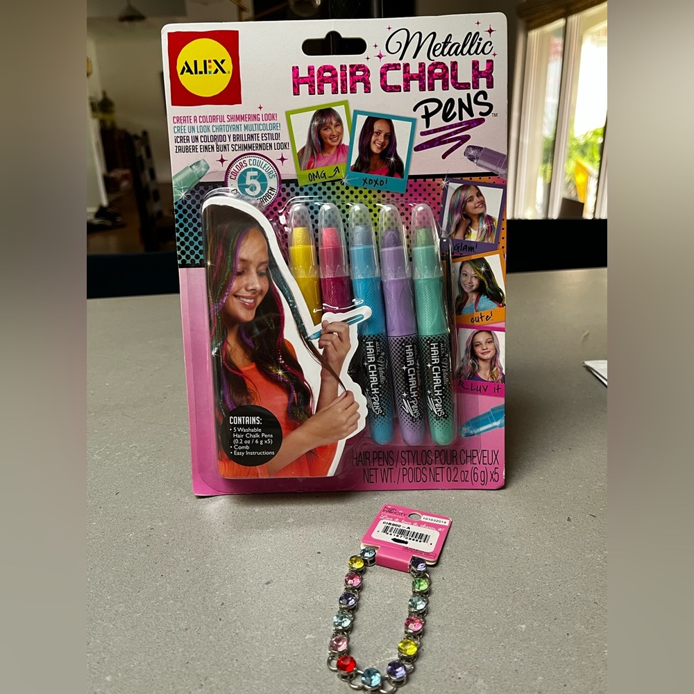 NWT HAIR CHALK PENS AND CHARM BRACELET